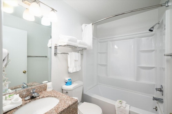 Baymont INN & Suites by Wyndham image 30