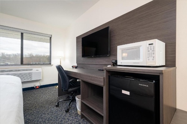 Baymont INN & Suites by Wyndham image 36