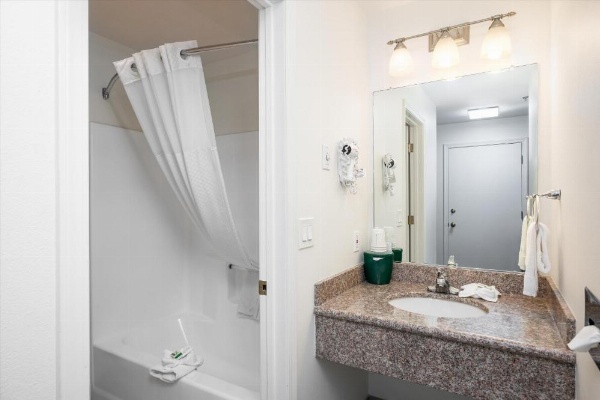 Baymont INN & Suites by Wyndham image 46