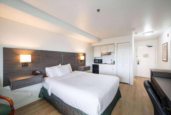 Baymont INN & Suites by Wyndham image 49