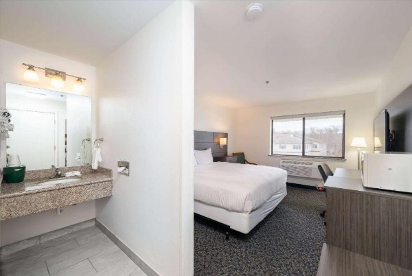 Baymont INN & Suites by Wyndham image 59