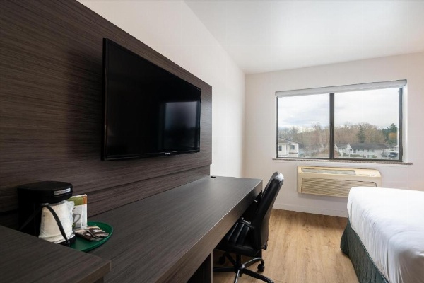 Baymont INN & Suites by Wyndham image 72